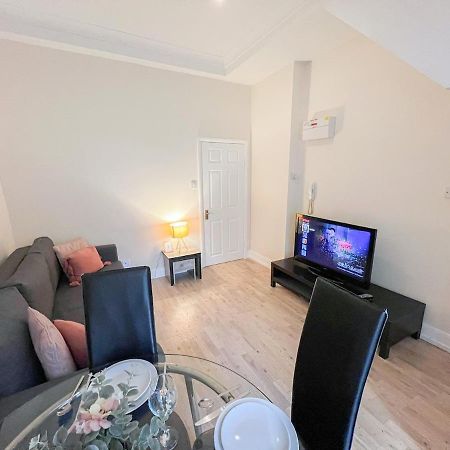 1-Bedroom Flat With Small Garden & Paid Parking In Finsbury Park, Highbury London Eksteriør bilde