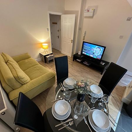 1-Bedroom Flat With Small Garden & Paid Parking In Finsbury Park, Highbury London Eksteriør bilde