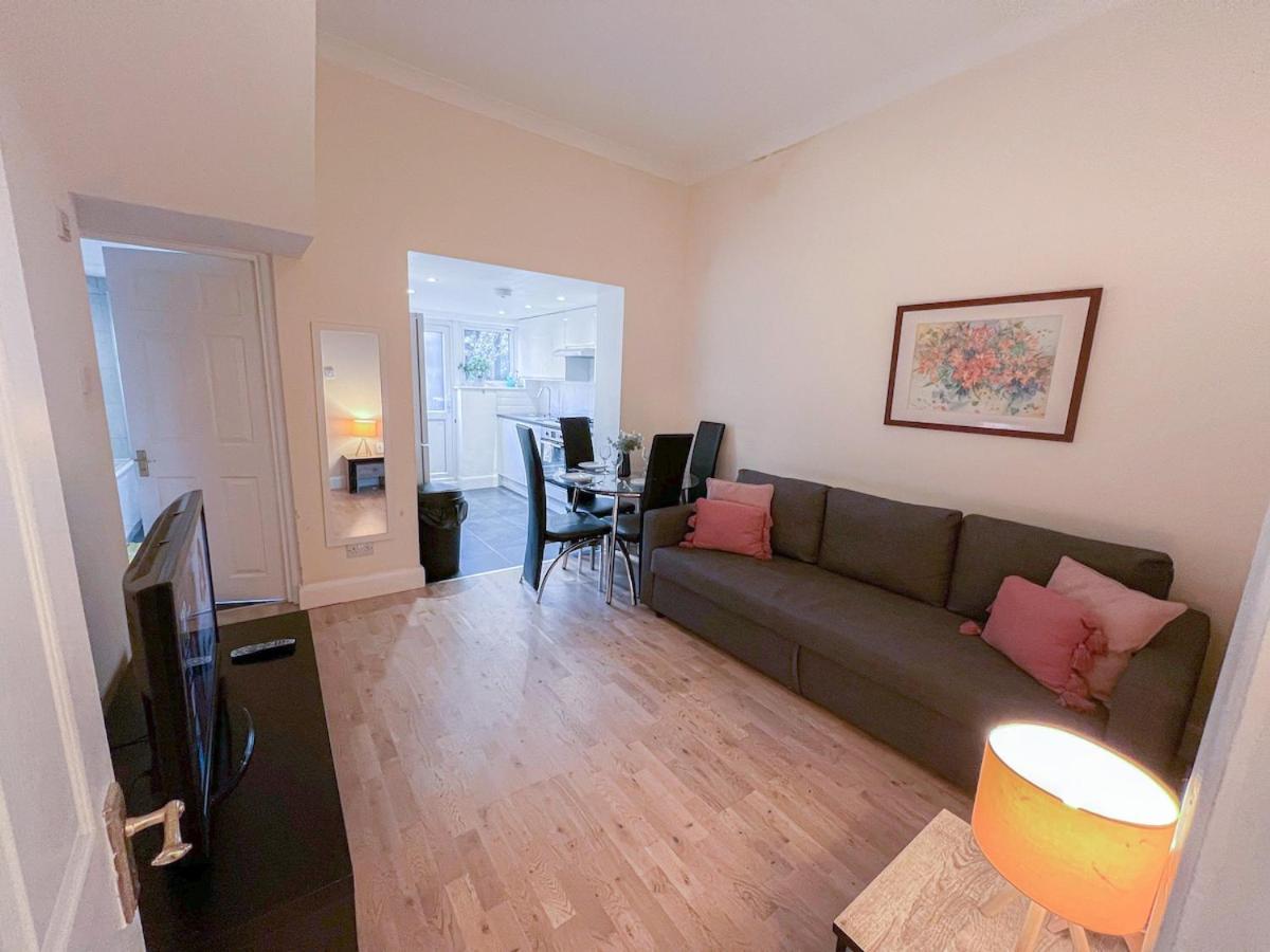 1-Bedroom Flat With Small Garden & Paid Parking In Finsbury Park, Highbury London Eksteriør bilde