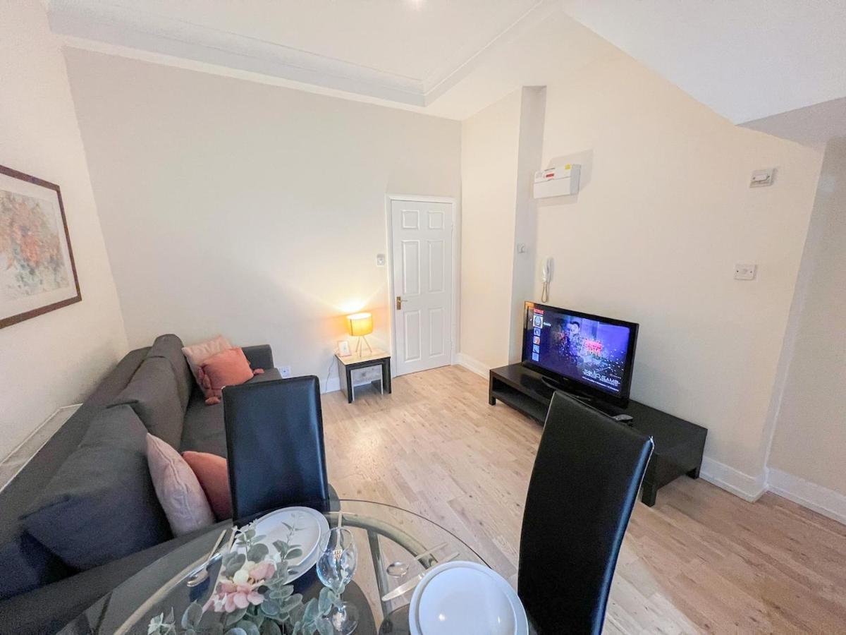 1-Bedroom Flat With Small Garden & Paid Parking In Finsbury Park, Highbury London Eksteriør bilde