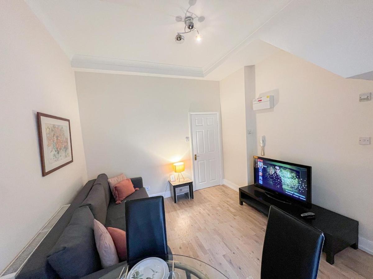 1-Bedroom Flat With Small Garden & Paid Parking In Finsbury Park, Highbury London Eksteriør bilde