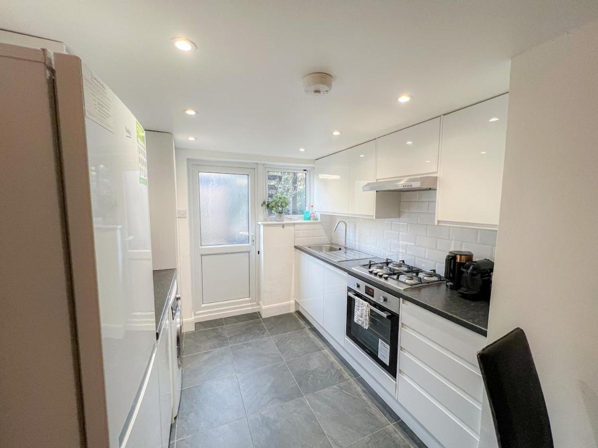1-Bedroom Flat With Small Garden & Paid Parking In Finsbury Park, Highbury London Eksteriør bilde