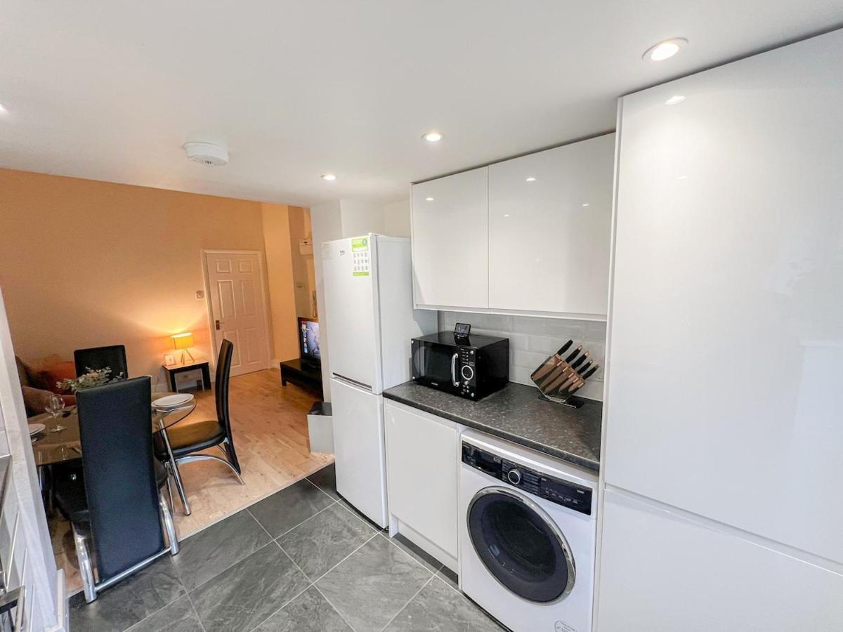 1-Bedroom Flat With Small Garden & Paid Parking In Finsbury Park, Highbury London Eksteriør bilde