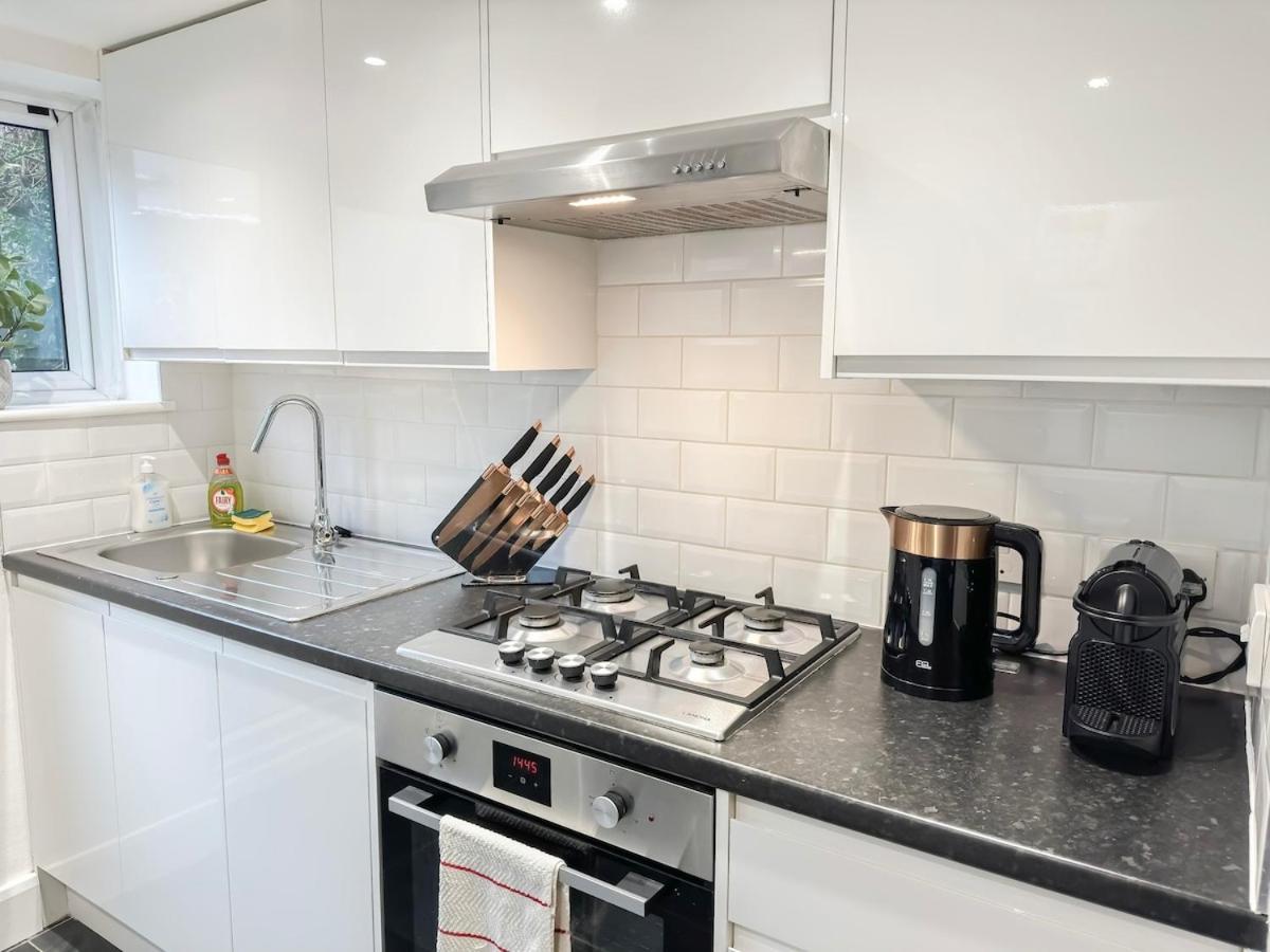 1-Bedroom Flat With Small Garden & Paid Parking In Finsbury Park, Highbury London Eksteriør bilde