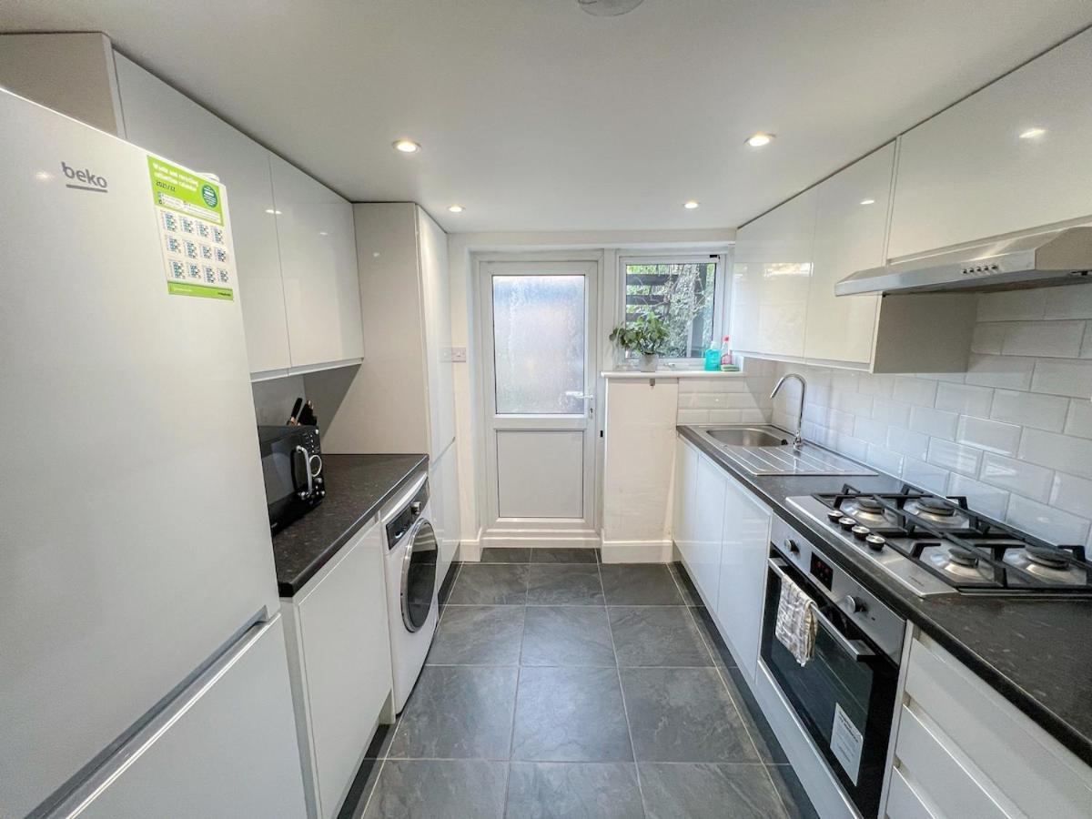 1-Bedroom Flat With Small Garden & Paid Parking In Finsbury Park, Highbury London Eksteriør bilde