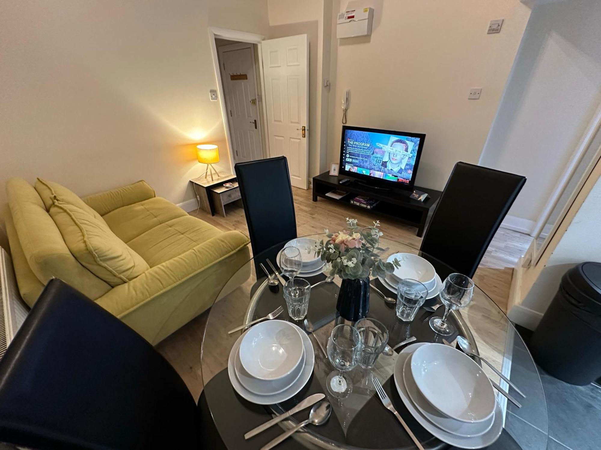 1-Bedroom Flat With Small Garden & Paid Parking In Finsbury Park, Highbury London Eksteriør bilde