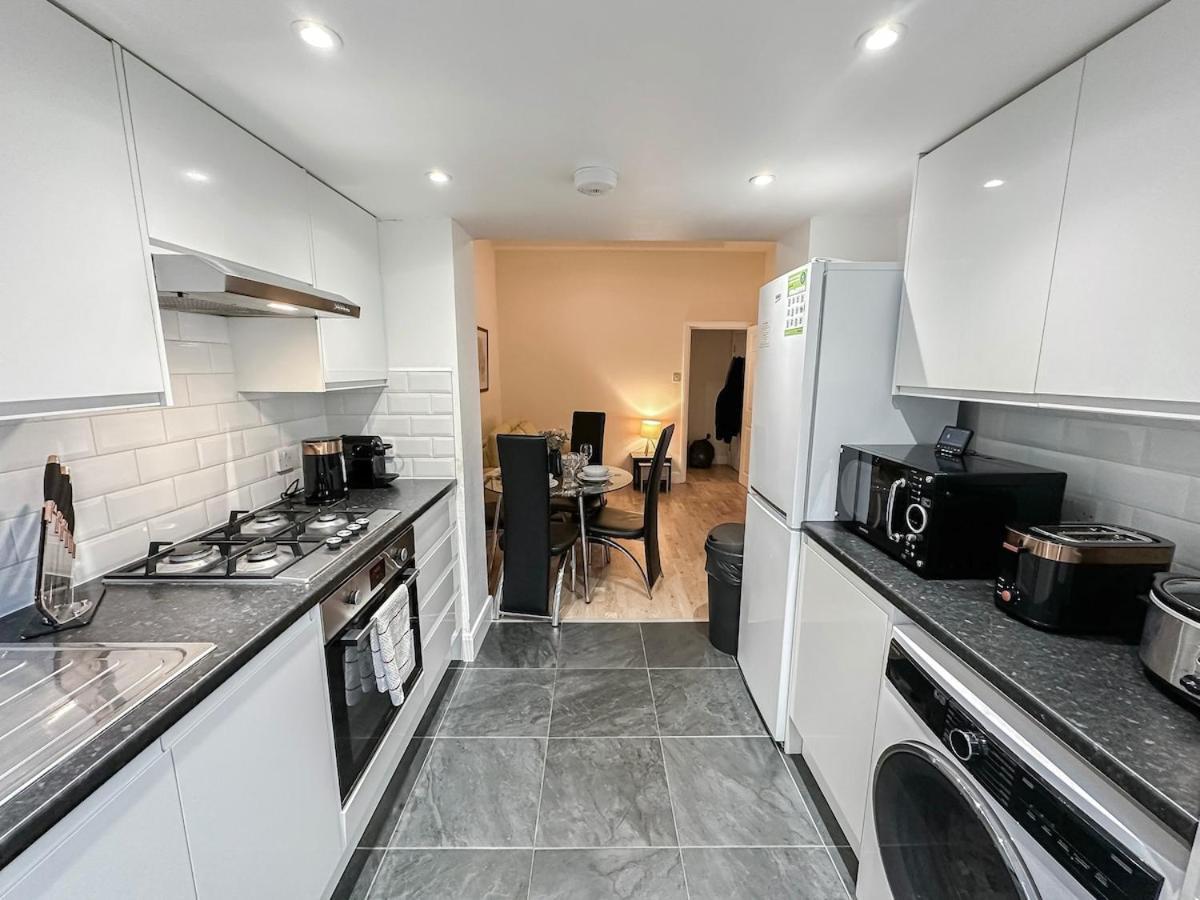 1-Bedroom Flat With Small Garden & Paid Parking In Finsbury Park, Highbury London Eksteriør bilde