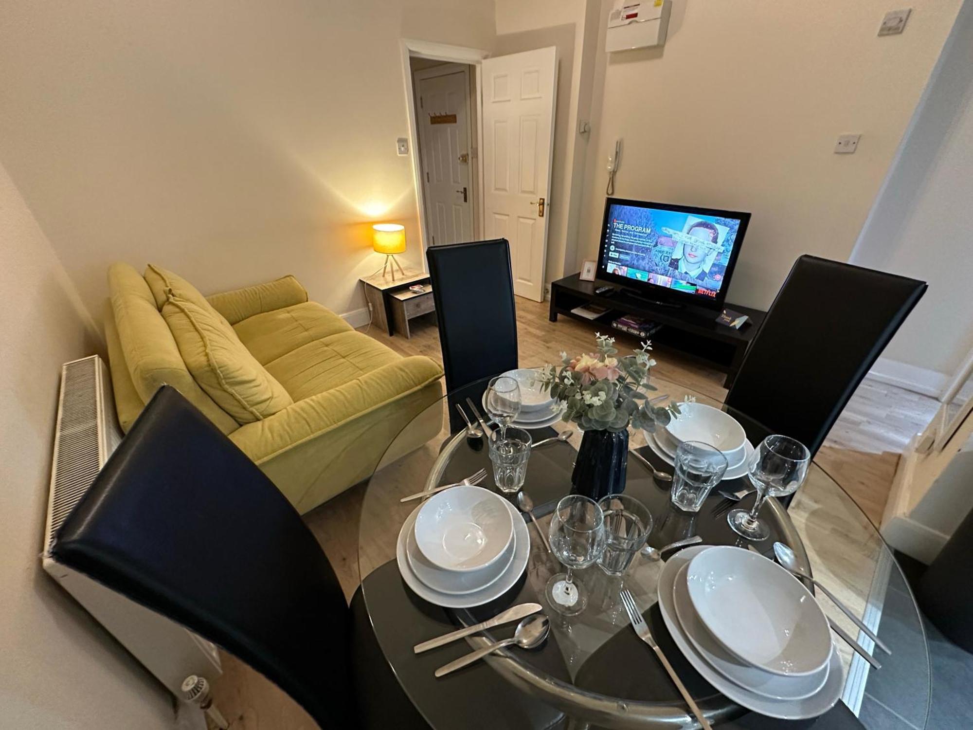 1-Bedroom Flat With Small Garden & Paid Parking In Finsbury Park, Highbury London Eksteriør bilde