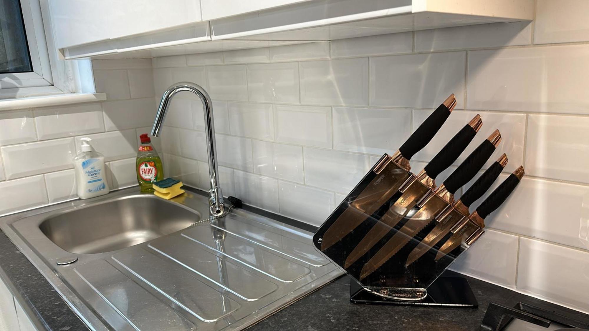 1-Bedroom Flat With Small Garden & Paid Parking In Finsbury Park, Highbury London Eksteriør bilde