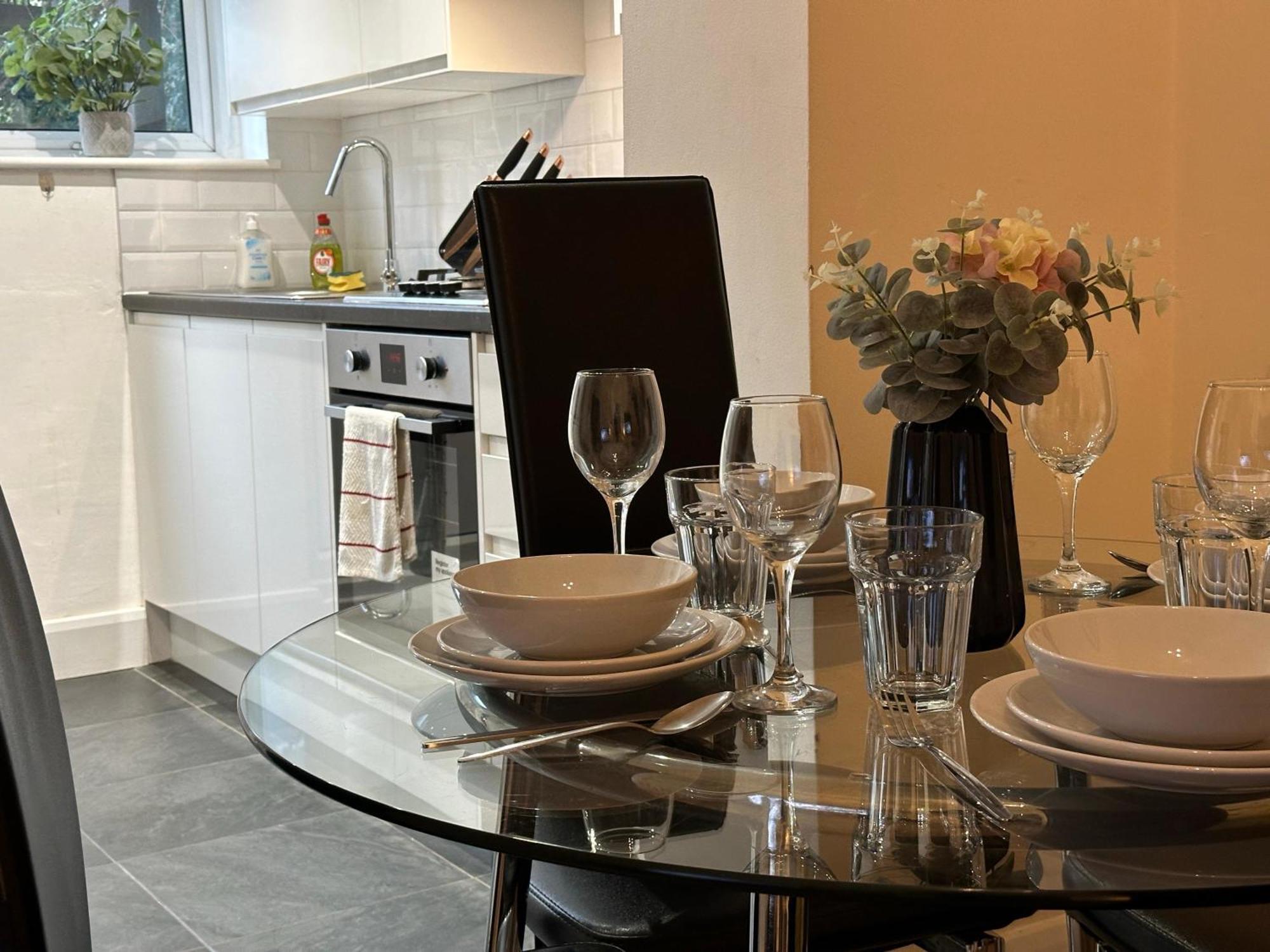 1-Bedroom Flat With Small Garden & Paid Parking In Finsbury Park, Highbury London Eksteriør bilde